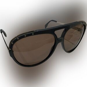 Alexander McQueen aviator sunglasses.